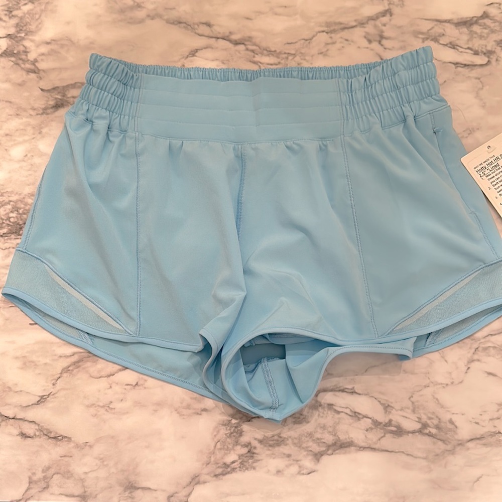 NWT Lululemon Hotty Hot HR short 2.5” lined - Size 8 - Blue Chill